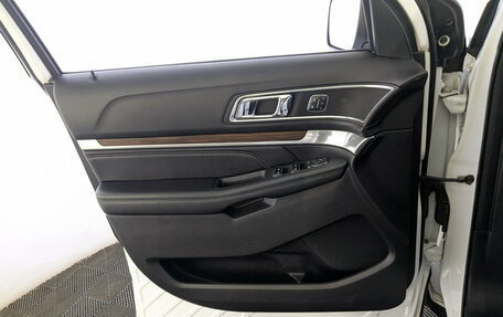 Ford Explorer VI, 2017 год, 2 655 000 рублей, 21 фотография