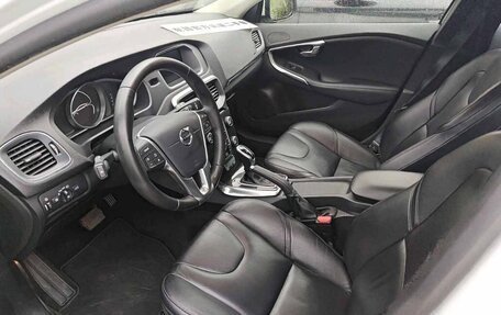 Volvo V40 II рестайлинг, 2018 год, 1 072 000 рублей, 3 фотография