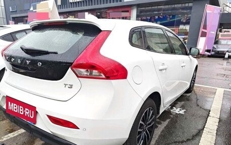 Volvo V40 II рестайлинг, 2018 год, 1 072 000 рублей, 2 фотография