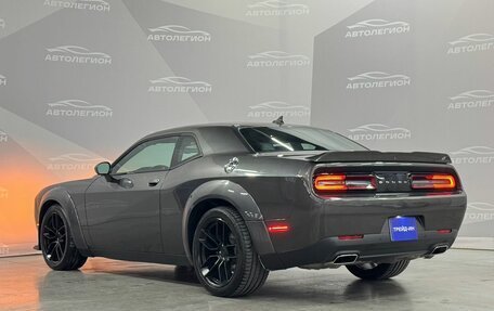 Dodge Challenger III рестайлинг 2, 2018 год, 4 000 000 рублей, 3 фотография