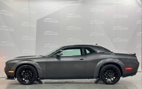Dodge Challenger III рестайлинг 2, 2018 год, 4 000 000 рублей, 2 фотография