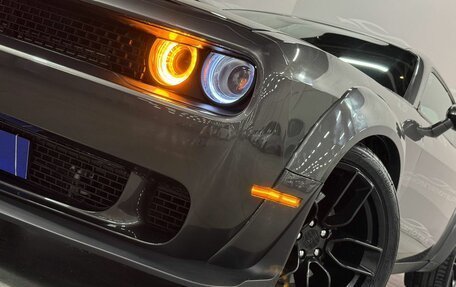 Dodge Challenger III рестайлинг 2, 2018 год, 4 000 000 рублей, 23 фотография