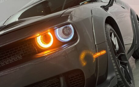 Dodge Challenger III рестайлинг 2, 2018 год, 4 000 000 рублей, 24 фотография