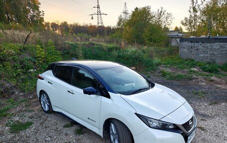 Nissan Leaf II, 2018 год, 1 820 000 рублей, 2 фотография