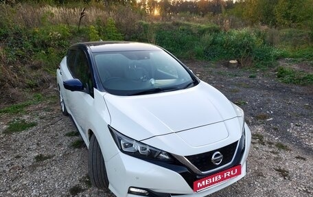 Nissan Leaf II, 2018 год, 1 820 000 рублей, 3 фотография