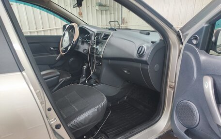 Renault Logan II, 2017 год, 730 000 рублей, 8 фотография