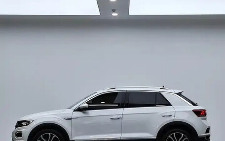 Volkswagen T-Roc I, 2023 год, 1 393 444 рублей, 3 фотография
