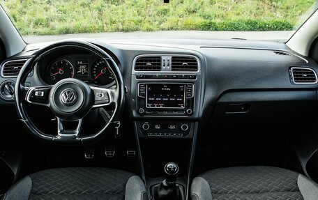 Volkswagen Polo VI (EU Market), 2018 год, 1 100 000 рублей, 13 фотография