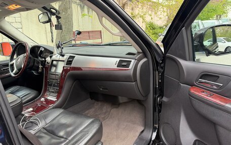 Cadillac Escalade III, 2010 год, 1 700 000 рублей, 2 фотография