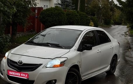 Toyota Yaris III рестайлинг, 2008 год, 300 000 рублей, 2 фотография