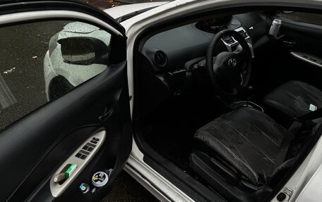 Toyota Yaris III рестайлинг, 2008 год, 300 000 рублей, 9 фотография