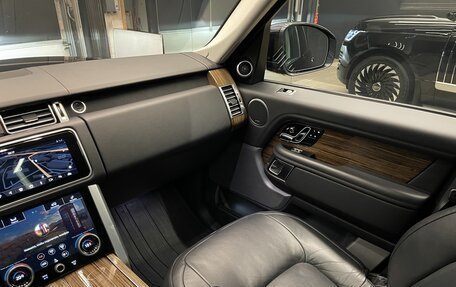 Land Rover Range Rover IV рестайлинг, 2018 год, 5 800 000 рублей, 28 фотография