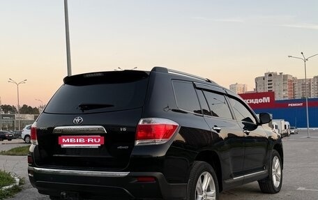 Toyota Highlander III, 2012 год, 1 900 000 рублей, 2 фотография