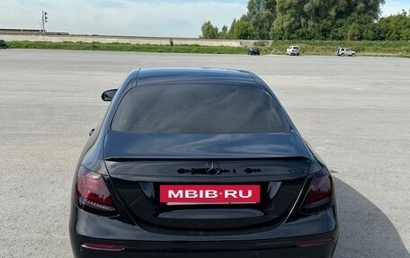 Mercedes-Benz E-Класс, 2019 год, 4 100 000 рублей, 3 фотография