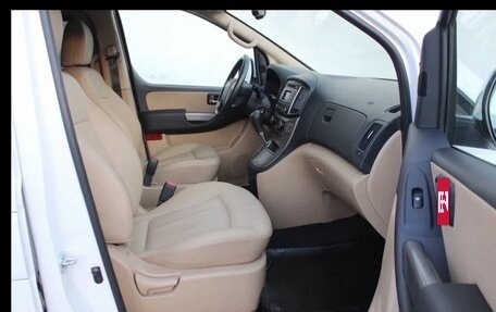 Hyundai H-1 II рестайлинг, 2020 год, 3 400 000 рублей, 2 фотография