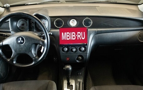 Mitsubishi Outlander III рестайлинг 3, 2006 год, 690 000 рублей, 5 фотография