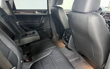 Volkswagen Touareg III, 2011 год, 1 780 000 рублей, 18 фотография