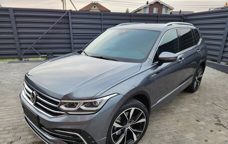 Volkswagen Tiguan II, 2022 год, 3 890 000 рублей, 1 фотография