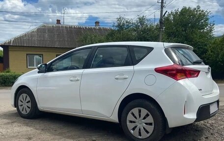 Toyota Auris II, 2013 год, 1 550 000 рублей, 2 фотография