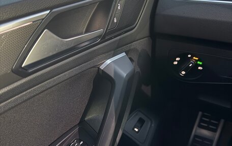 Volkswagen Tiguan II, 2018 год, 2 150 000 рублей, 17 фотография