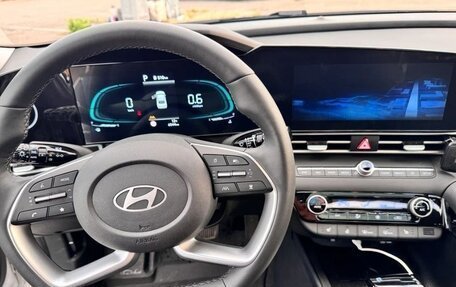 Hyundai Elantra, 2023 год, 1 890 000 рублей, 9 фотография