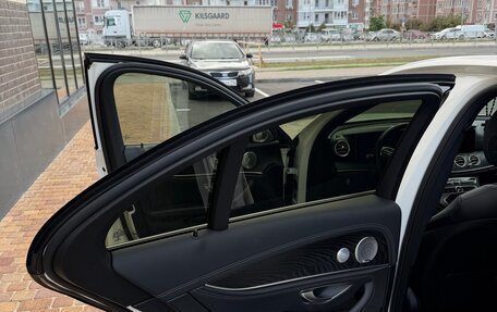 Mercedes-Benz E-Класс, 2019 год, 4 200 000 рублей, 9 фотография