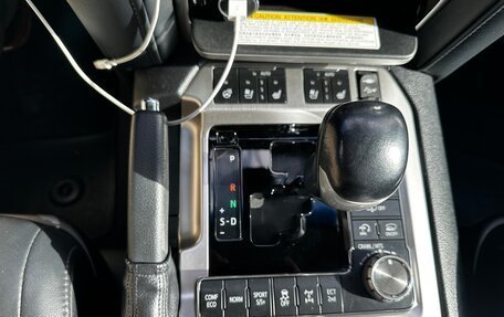 Toyota Land Cruiser 200, 2016 год, 8 000 000 рублей, 38 фотография
