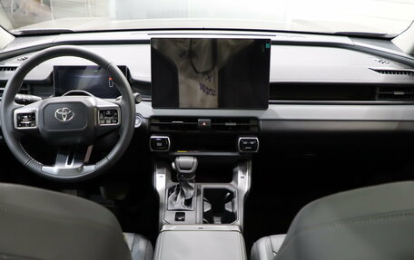 Toyota RAV4, 2026 год, 4 390 000 рублей, 24 фотография