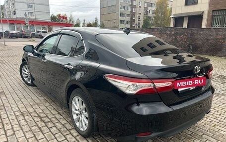 Toyota Camry, 2018 год, 2 300 000 рублей, 7 фотография