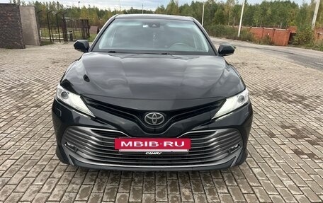 Toyota Camry, 2018 год, 2 300 000 рублей, 2 фотография
