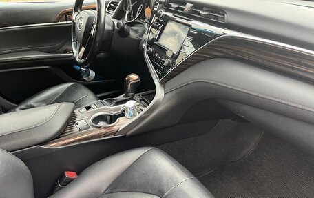 Toyota Camry, 2018 год, 2 300 000 рублей, 17 фотография