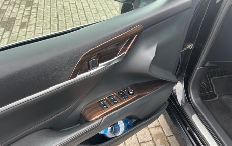 Toyota Camry, 2018 год, 2 300 000 рублей, 14 фотография