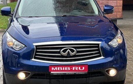 Infiniti QX70, 2015 год, 2 250 000 рублей, 2 фотография
