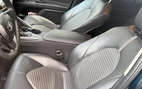 Toyota Camry, 2017 год, 2 300 000 рублей, 6 фотография