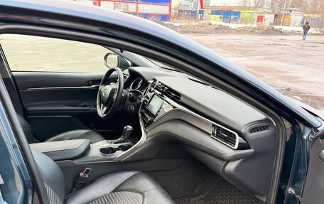 Toyota Camry, 2017 год, 2 300 000 рублей, 5 фотография
