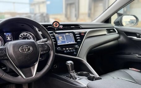 Toyota Camry, 2017 год, 2 300 000 рублей, 10 фотография