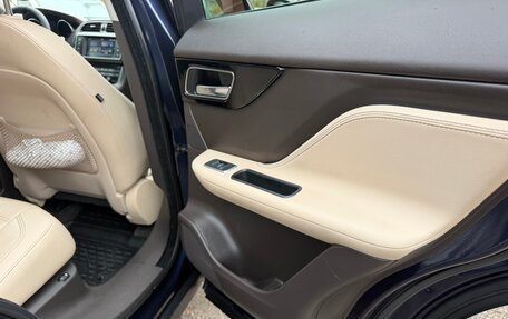 Jaguar F-Pace, 2017 год, 2 450 000 рублей, 17 фотография
