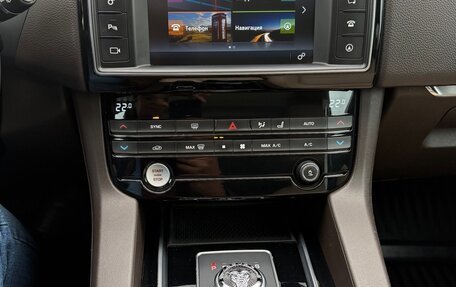 Jaguar F-Pace, 2017 год, 2 450 000 рублей, 26 фотография