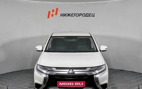 Mitsubishi Outlander III рестайлинг 3, 2019 год, 1 849 000 рублей, 2 фотография