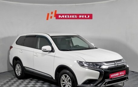 Mitsubishi Outlander III рестайлинг 3, 2019 год, 1 849 000 рублей, 3 фотография