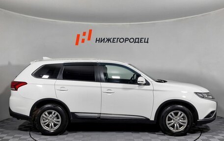 Mitsubishi Outlander III рестайлинг 3, 2019 год, 1 849 000 рублей, 4 фотография