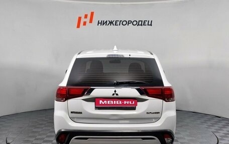 Mitsubishi Outlander III рестайлинг 3, 2019 год, 1 849 000 рублей, 6 фотография
