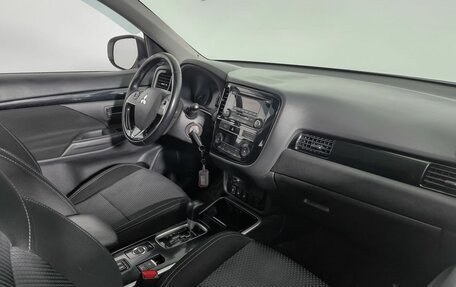 Mitsubishi Outlander III рестайлинг 3, 2019 год, 1 849 000 рублей, 10 фотография