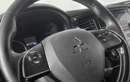 Mitsubishi Outlander III рестайлинг 3, 2019 год, 1 849 000 рублей, 16 фотография
