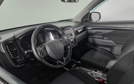Mitsubishi Outlander III рестайлинг 3, 2019 год, 1 849 000 рублей, 14 фотография