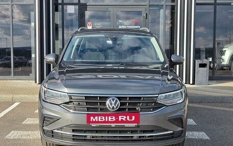 Volkswagen Tiguan II, 2021 год, 2 500 000 рублей, 2 фотография