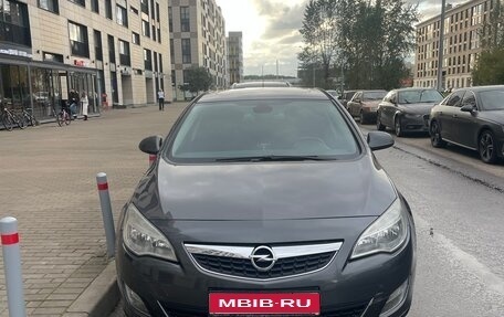 Opel Astra J, 2011 год, 650 000 рублей, 1 фотография
