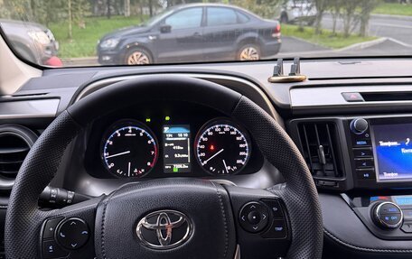 Toyota RAV4, 2017 год, 1 790 000 рублей, 10 фотография