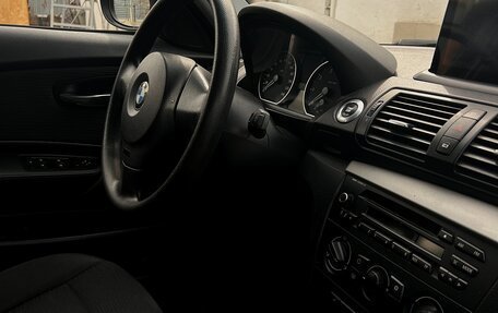 BMW 1 серия, 2010 год, 900 000 рублей, 2 фотография