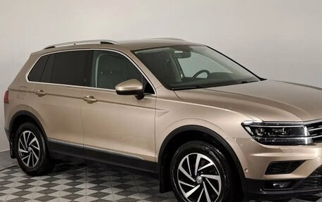 Volkswagen Tiguan II, 2018 год, 2 250 000 рублей, 1 фотография